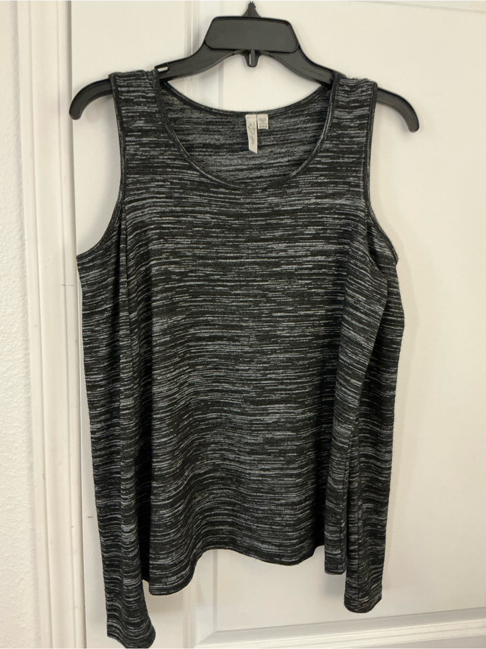 RD Style Women's Size M Space Dye Cold Shoulder Top Black White Scoop Neck Knit